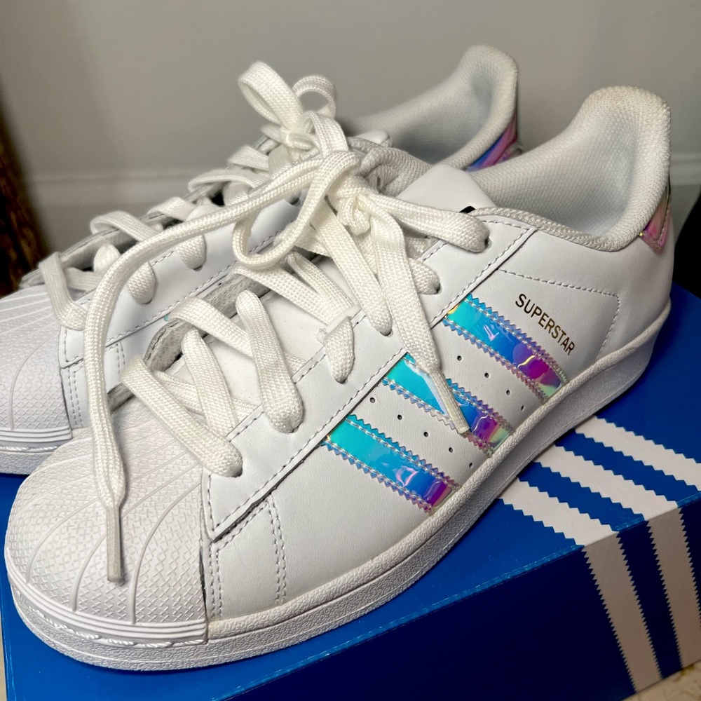 ADIDAS superstar sneakers - Iridescent. KIDS SIZE 6 (women’s 8)